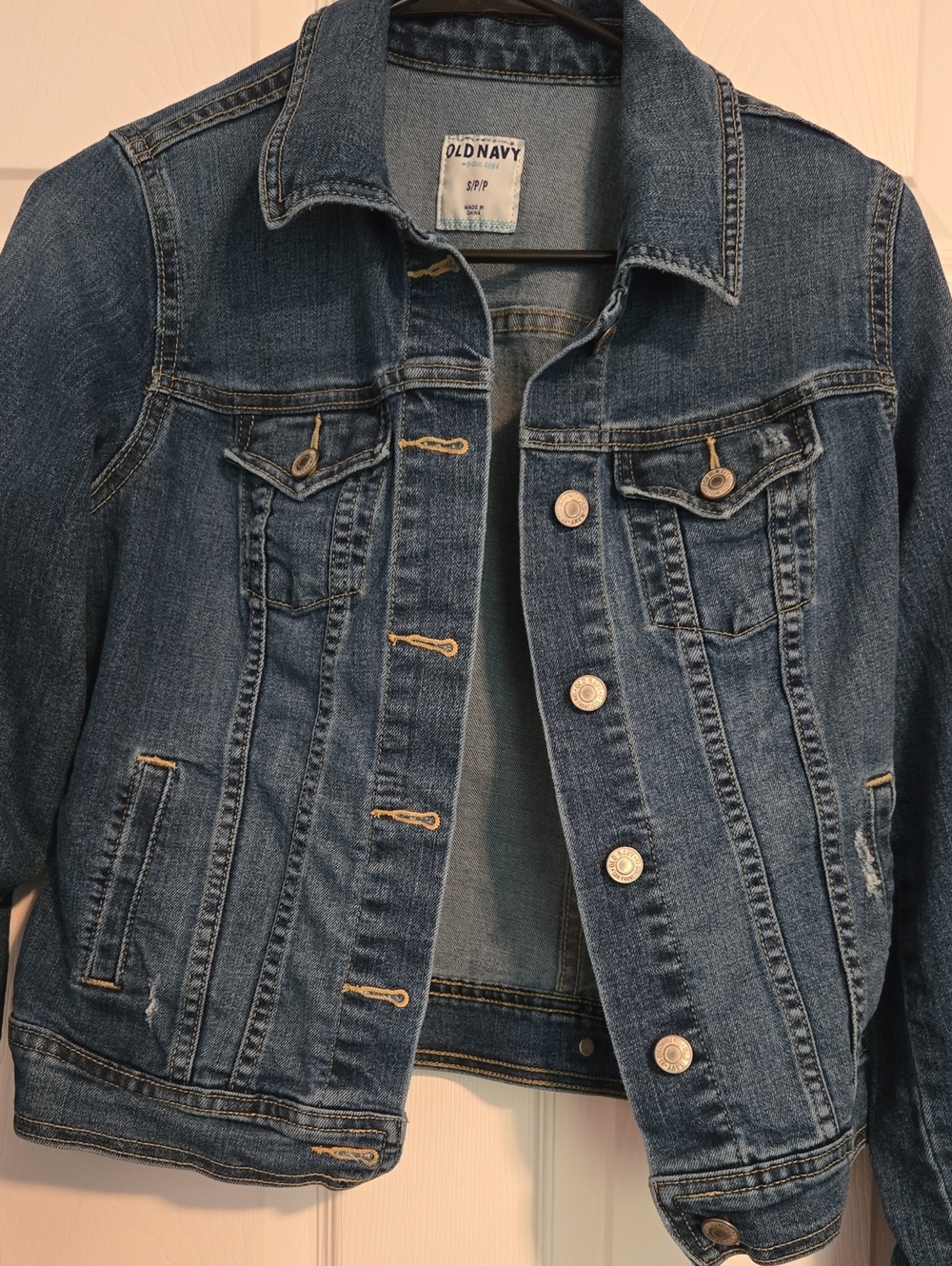 Old Navy Women's Size Small Distressed Denium Trucker Jacket